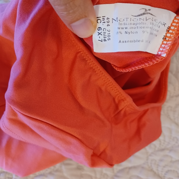 Coral leotard, like new. Size child 6-7. - Picture 2 of 2